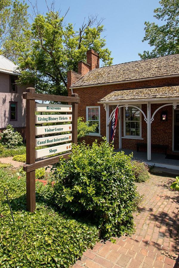 Country Squire Inn And Suites Coshocton Exterior foto